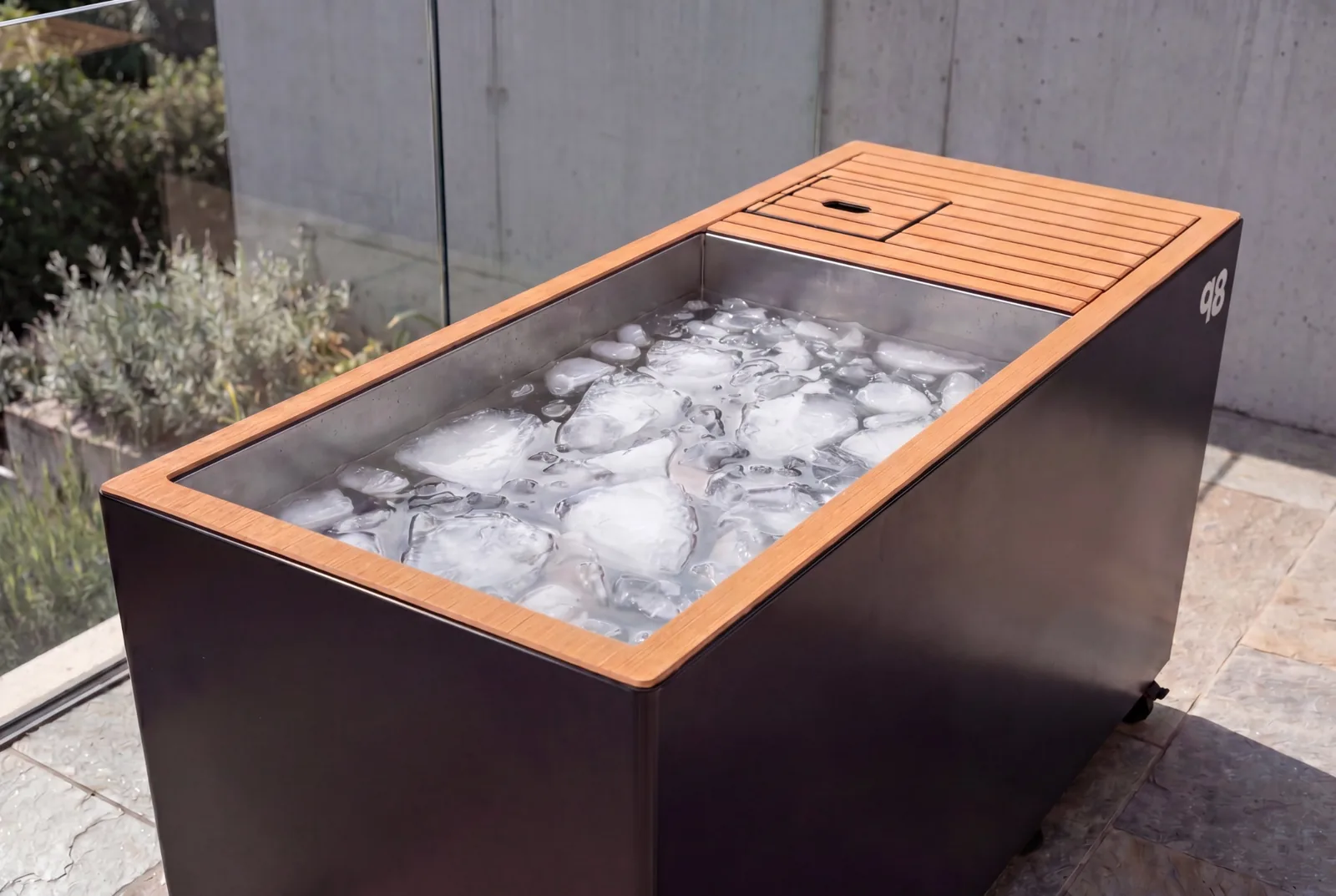 qoob8 Genesis Eisbad im Außenbereich mit echten Eisschollen
